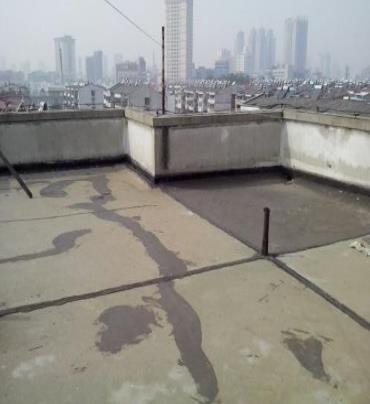 红岗漏水维修 楼顶漏水是什么原因，楼顶漏水维修方法是什么?